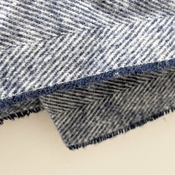 FABBRICA ARTIGIANA Blue Herringbone Navy Blue Fringed Blanket ITALY 54” X 62” - Picture 4 of 7